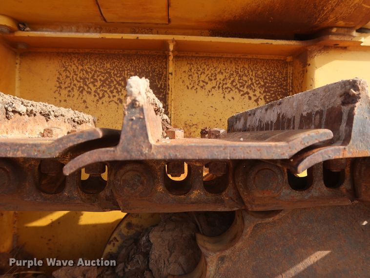 image for item DG7137 2004 John Deere 650H  crawler dozer