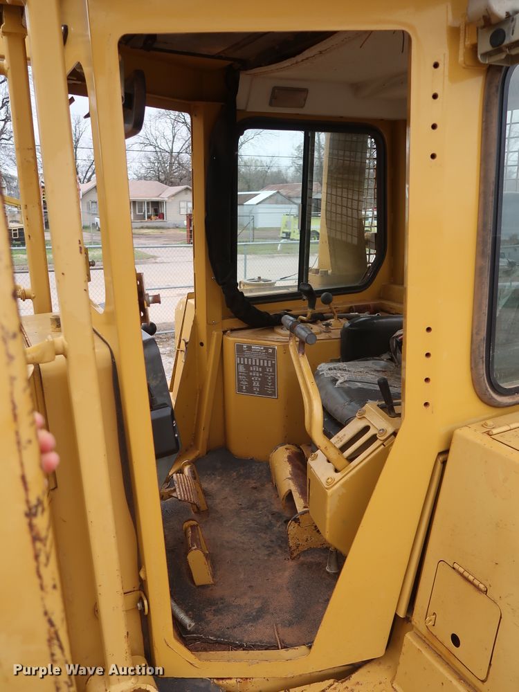 image for item DG7139 1994 Caterpillar D6H Series II  crawler dozer