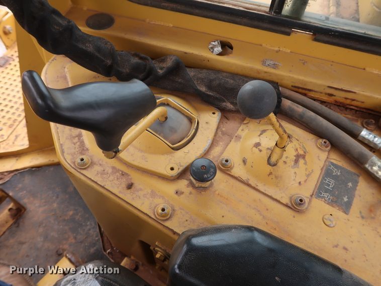 image for item DG7139 1994 Caterpillar D6H Series II  crawler dozer