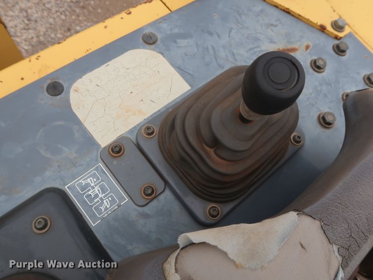 image for item DG7142 2006 Komatsu D39EX-21A  crawler pipelayer