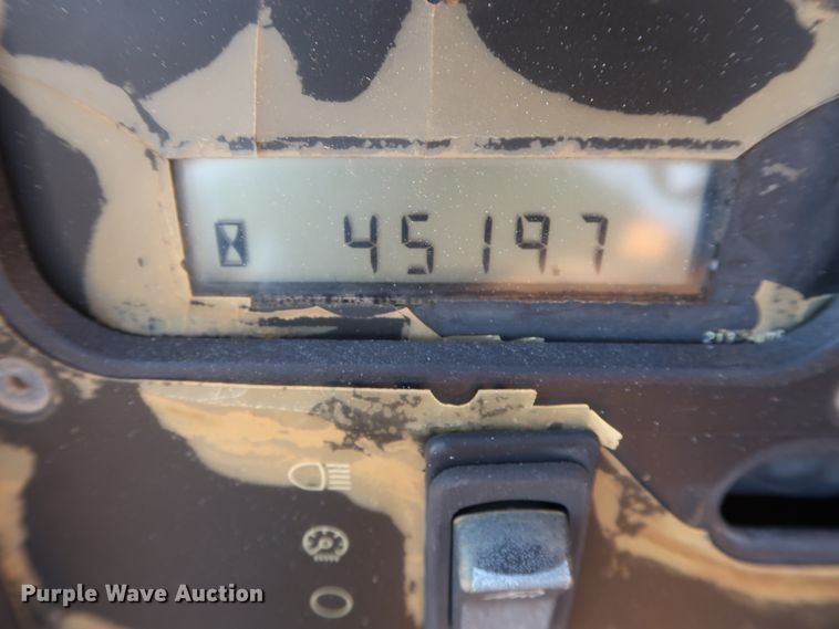 image for item DG7143 2005 Caterpillar D5N XL  crawler pipelayer