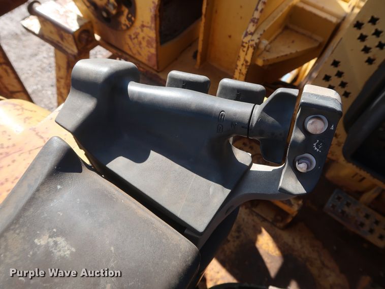 image for item DG7143 2005 Caterpillar D5N XL  crawler pipelayer