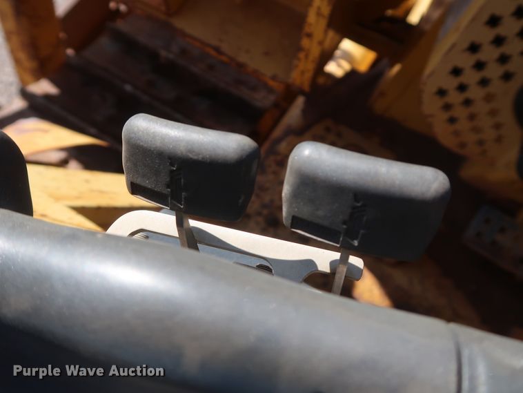 image for item DG7143 2005 Caterpillar D5N XL  crawler pipelayer