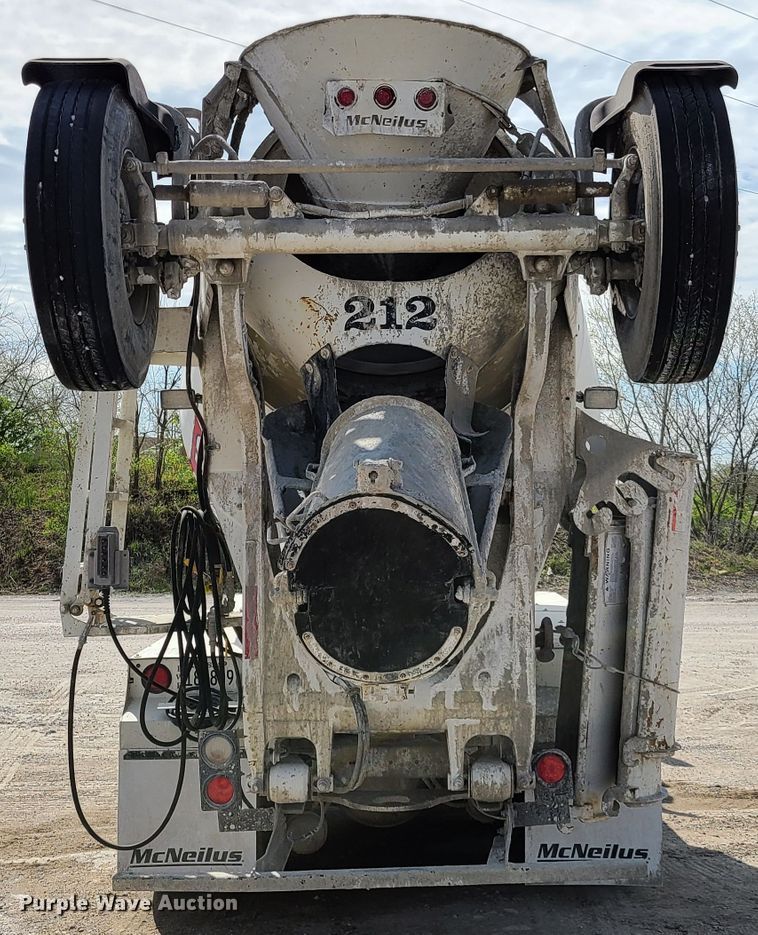 image for item DG7700 2004 Kenworth W900B ready mix truck