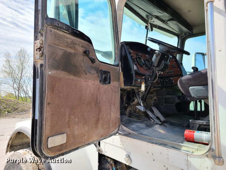 image for item DG7700 2004 Kenworth W900B ready mix truck