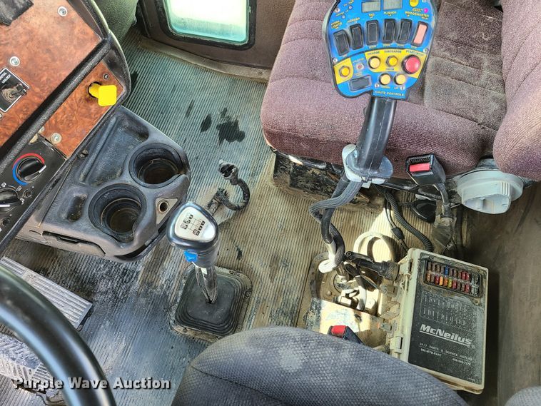 image for item DG7700 2004 Kenworth W900B ready mix truck