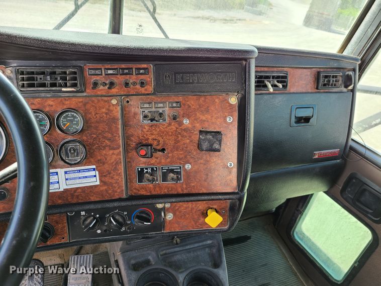 image for item DG7700 2004 Kenworth W900B ready mix truck