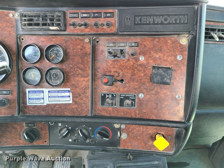 image for item DG7700 2004 Kenworth W900B ready mix truck