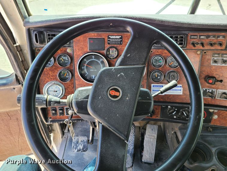 image for item DG7700 2004 Kenworth W900B ready mix truck