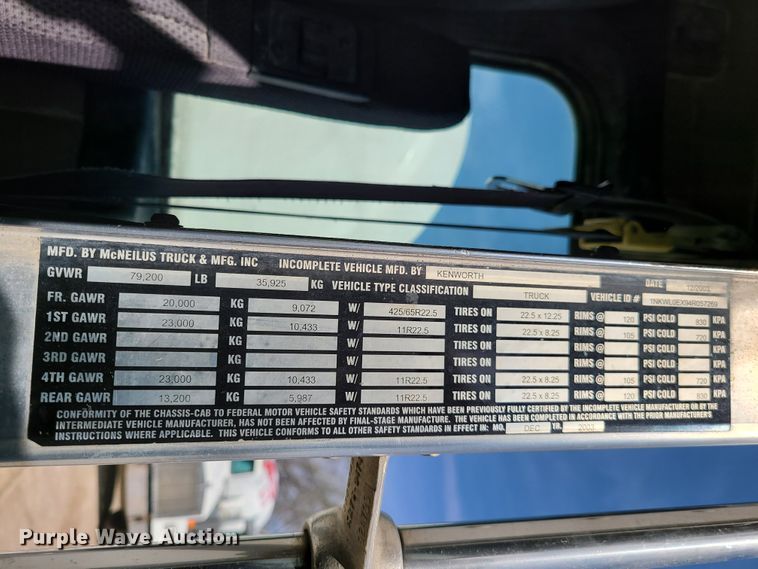 image for item DG7700 2004 Kenworth W900B ready mix truck