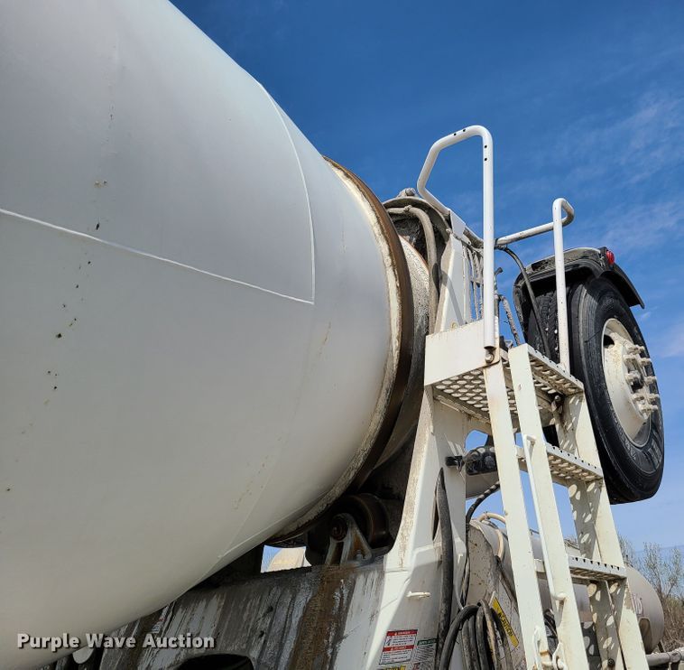 image for item DG7700 2004 Kenworth W900B ready mix truck