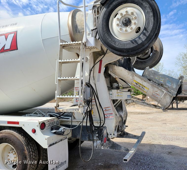 image for item DG7700 2004 Kenworth W900B ready mix truck