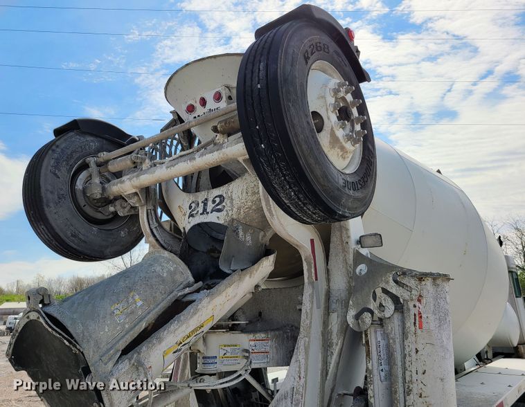 image for item DG7700 2004 Kenworth W900B ready mix truck