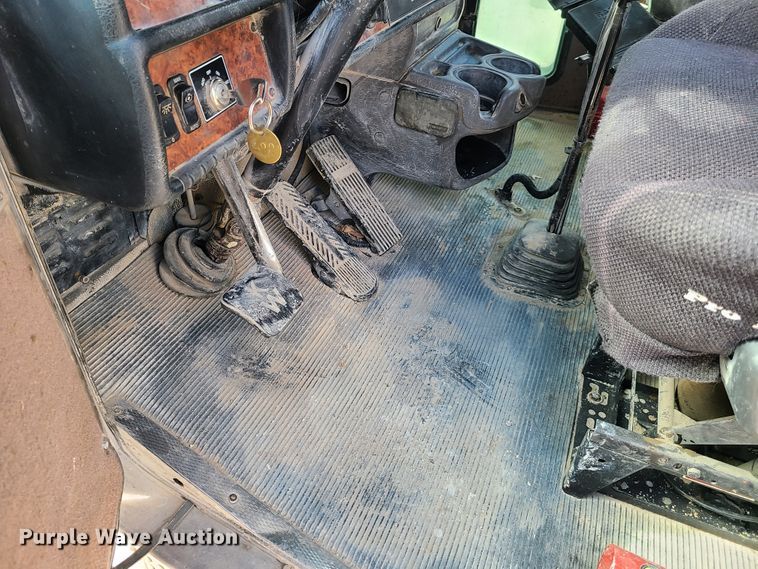 image for item DG7701 2003 Kenworth W900B ready mix truck