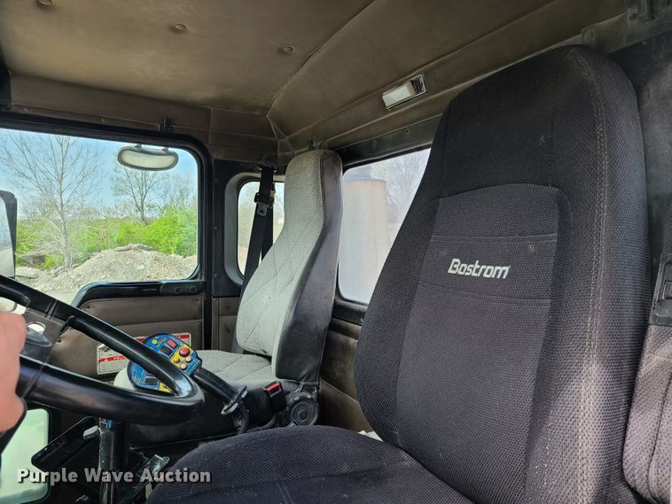 image for item DG7701 2003 Kenworth W900B ready mix truck