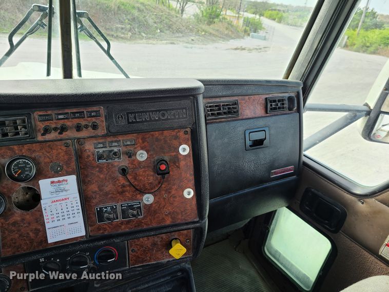 image for item DG7701 2003 Kenworth W900B ready mix truck