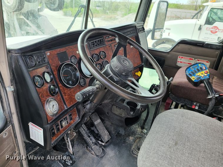 image for item DG7702 2004 Kenworth W900B ready mix truck