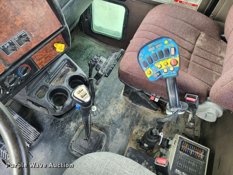 image for item DG7702 2004 Kenworth W900B ready mix truck