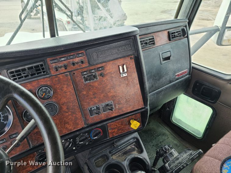 image for item DG7702 2004 Kenworth W900B ready mix truck