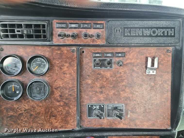 image for item DG7702 2004 Kenworth W900B ready mix truck