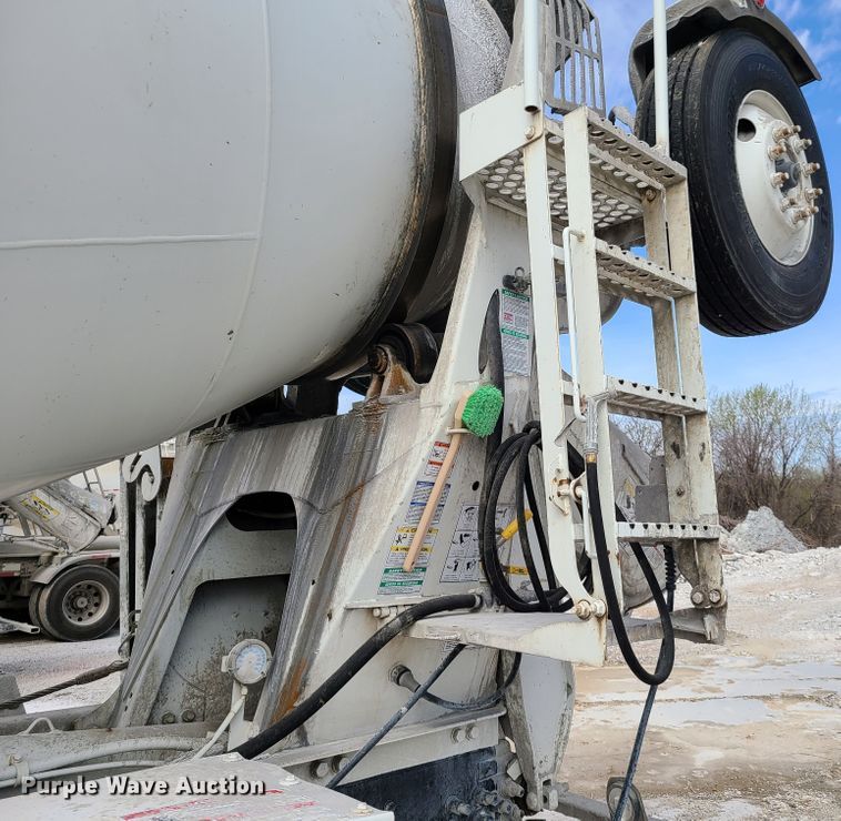 image for item DG7702 2004 Kenworth W900B ready mix truck