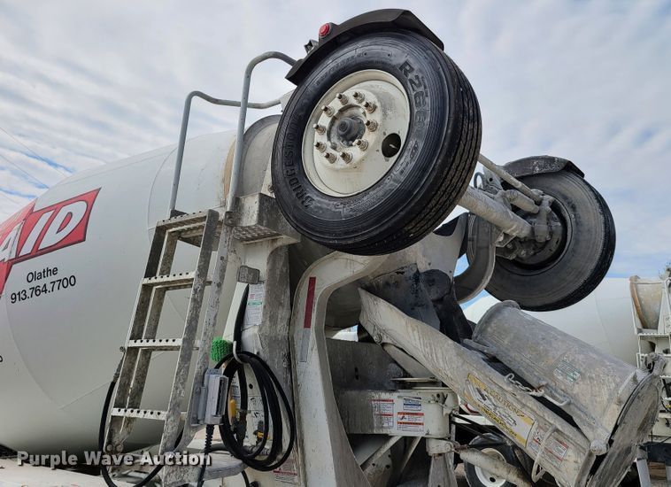 image for item DG7702 2004 Kenworth W900B ready mix truck