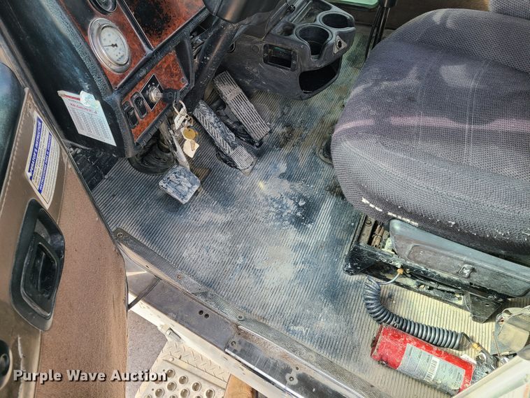 image for item DG7703 2003 Kenworth W900B ready mix truck