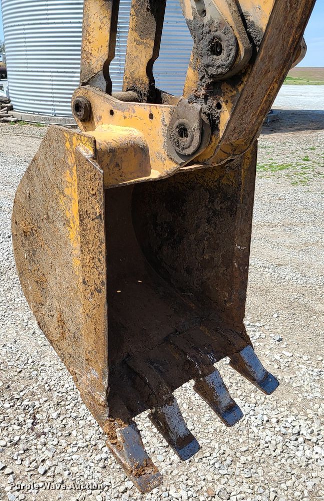 image for item DG7704 Case 560 trencher
