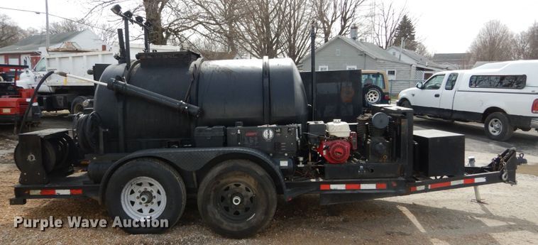 image for item DH5094 2013 Equipt-mfg seal coat trailer