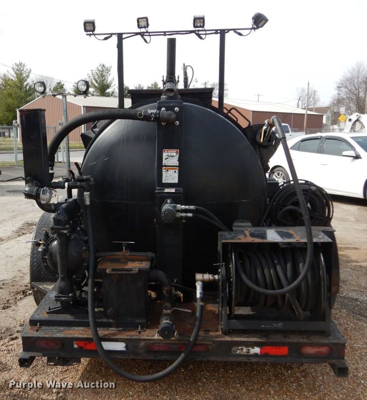 image for item DH5094 2013 Equipt-mfg seal coat trailer