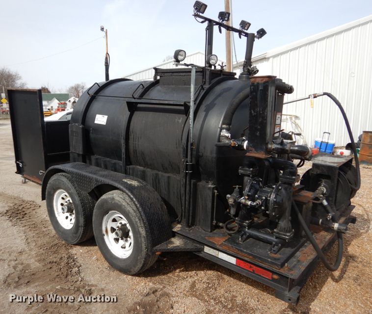 image for item DH5094 2013 Equipt-mfg seal coat trailer