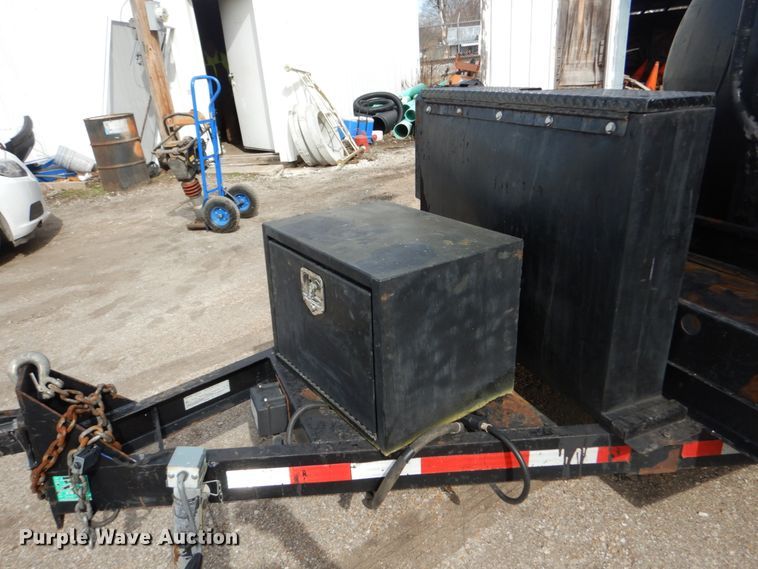 image for item DH5094 2013 Equipt-mfg seal coat trailer