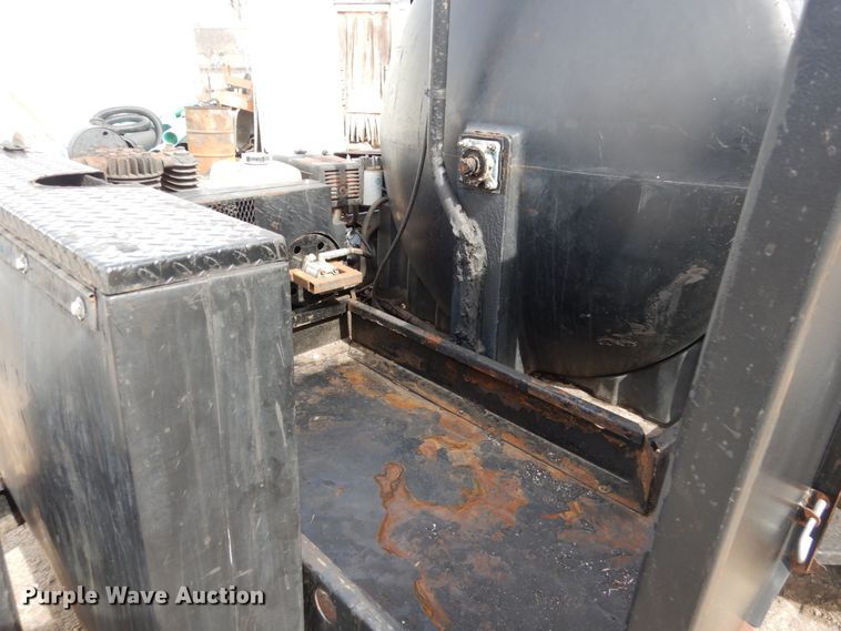 image for item DH5094 2013 Equipt-mfg seal coat trailer