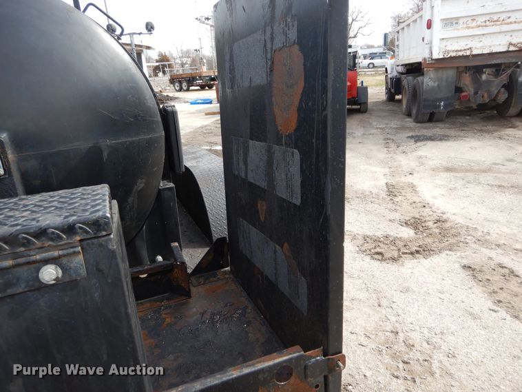 image for item DH5094 2013 Equipt-mfg seal coat trailer