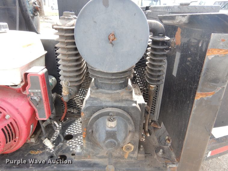 image for item DH5094 2013 Equipt-mfg seal coat trailer