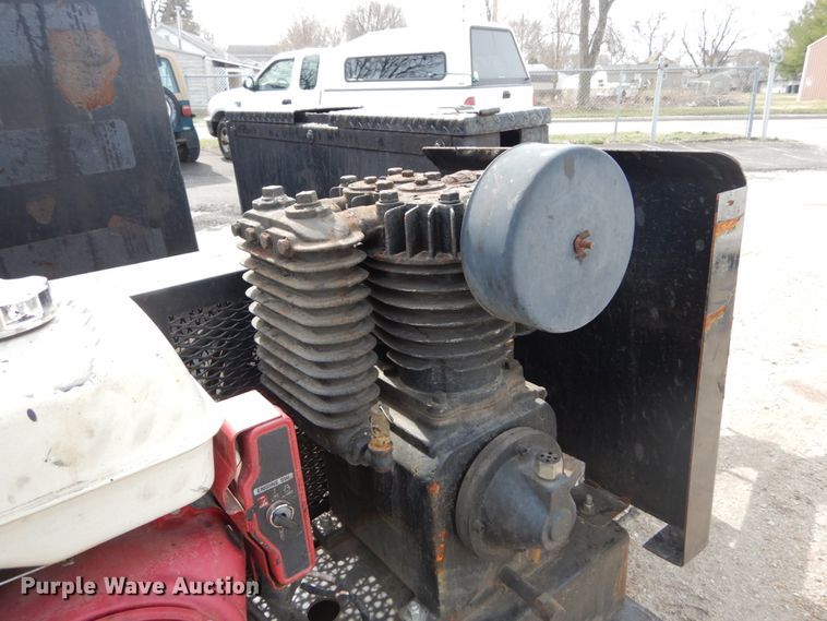 image for item DH5094 2013 Equipt-mfg seal coat trailer