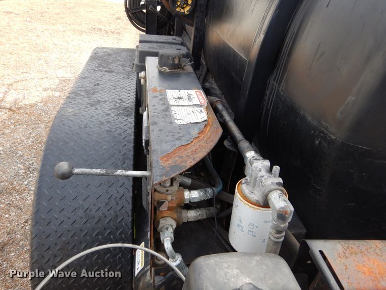 image for item DH5094 2013 Equipt-mfg seal coat trailer