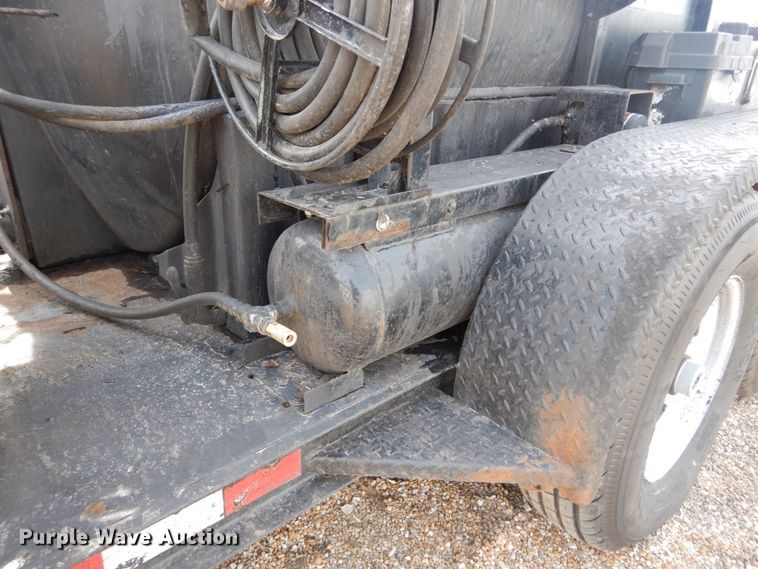 image for item DH5094 2013 Equipt-mfg seal coat trailer