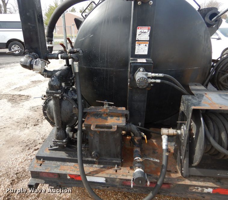 image for item DH5094 2013 Equipt-mfg seal coat trailer
