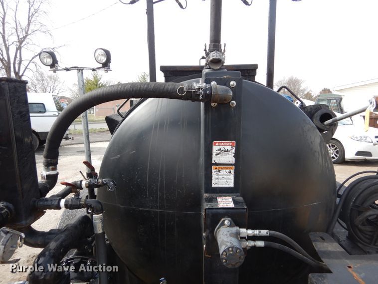 image for item DH5094 2013 Equipt-mfg seal coat trailer