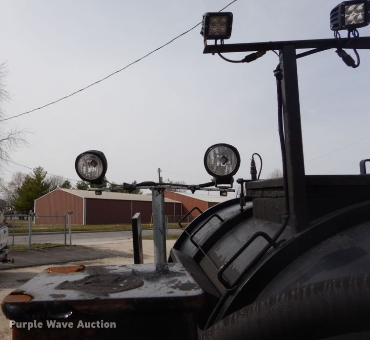 image for item DH5094 2013 Equipt-mfg seal coat trailer