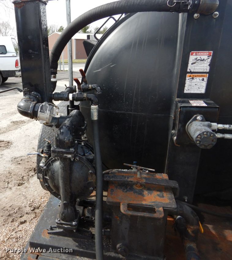 image for item DH5094 2013 Equipt-mfg seal coat trailer