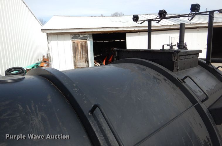 image for item DH5094 2013 Equipt-mfg seal coat trailer