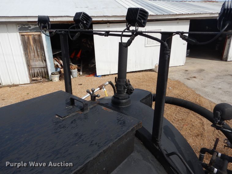 image for item DH5094 2013 Equipt-mfg seal coat trailer