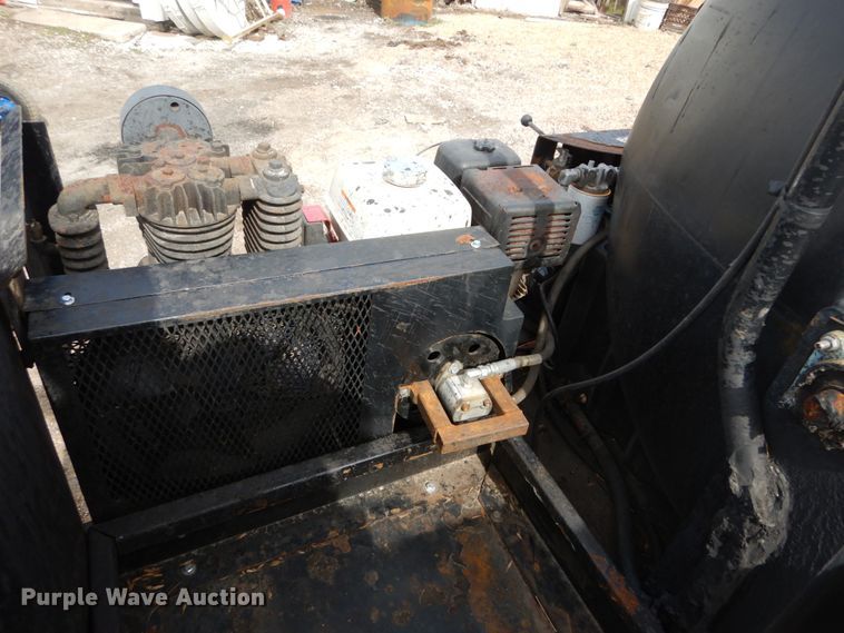 image for item DH5094 2013 Equipt-mfg seal coat trailer