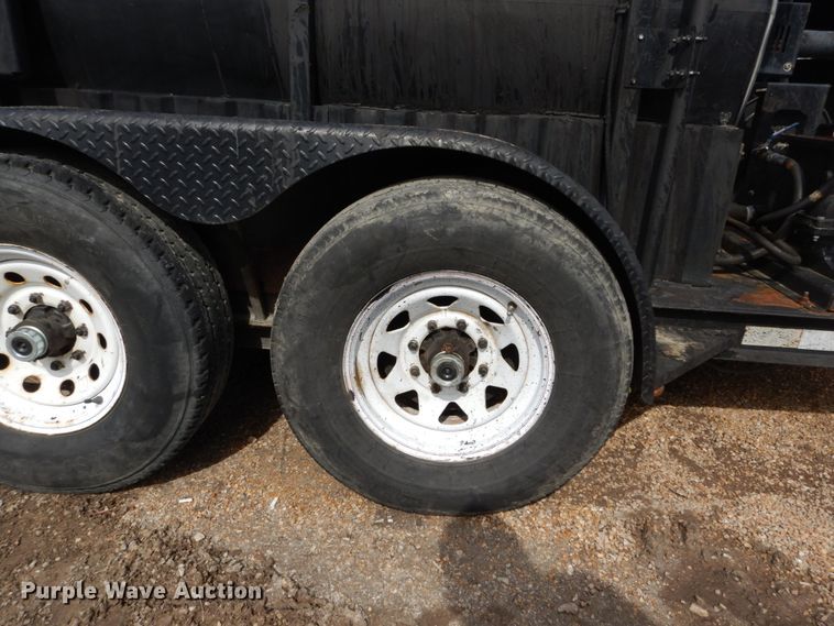 image for item DH5094 2013 Equipt-mfg seal coat trailer