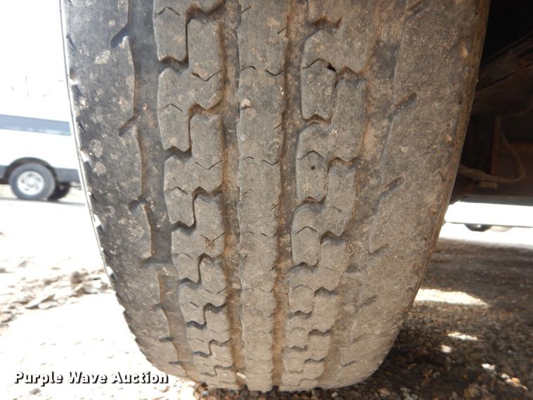 image for item DH5094 2013 Equipt-mfg seal coat trailer