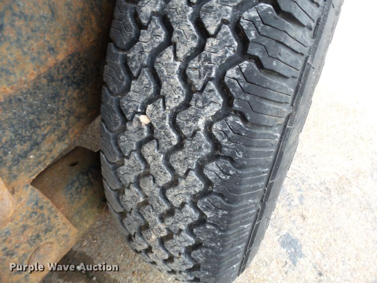 image for item DH7911 2001 R&W utility trailer