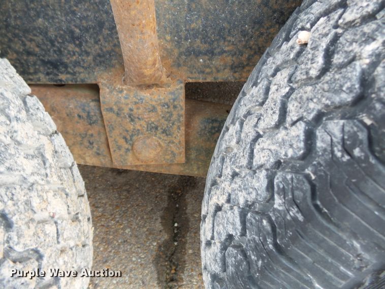 image for item DH7911 2001 R&W utility trailer