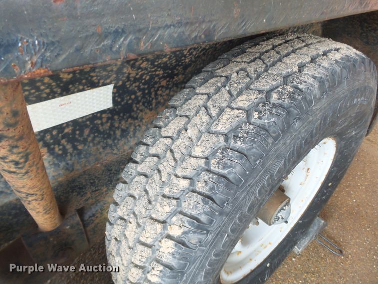 image for item DH7911 2001 R&W utility trailer